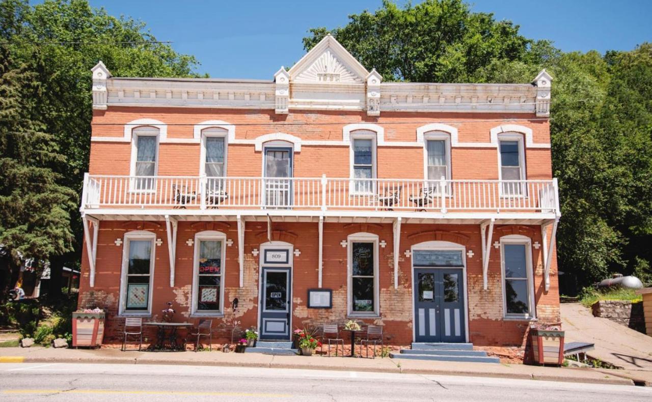The Burlington Hotel & Bar - Alma Wi Экстерьер фото